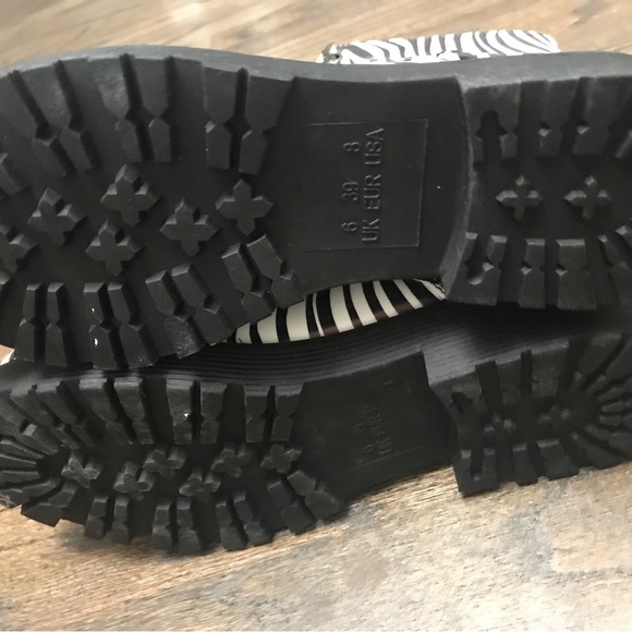 CINAK WOMEN COMBAT ANKLE BOOTS WITH ZIPPER SIDE POCKET. NEW. EASY WEAR. SIZE 8 - Picture 4 of 7